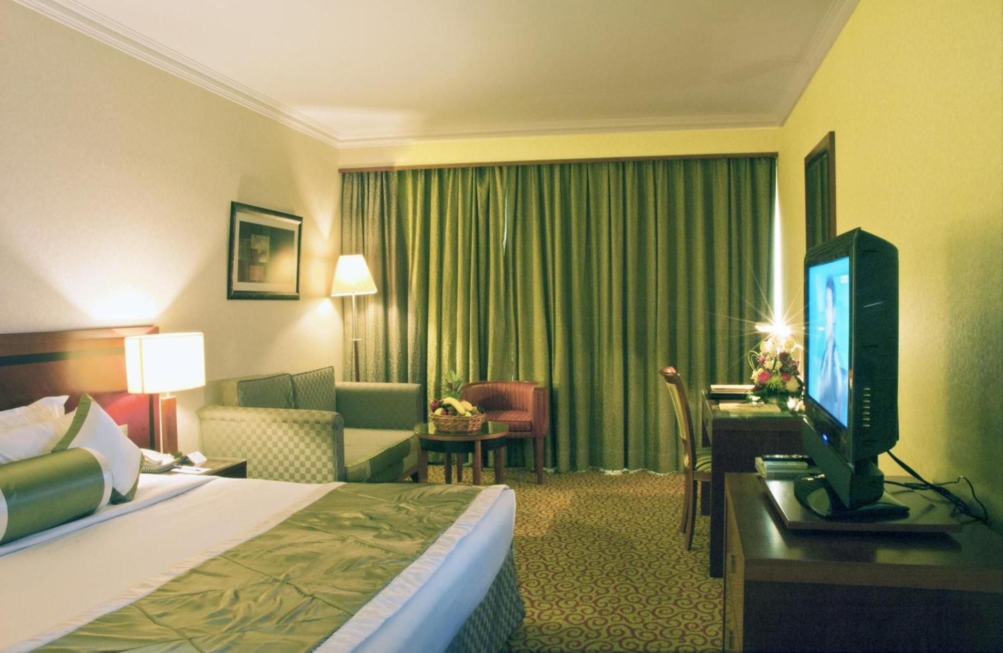 Ramee Royal Hotel Дубай Экстерьер фото
