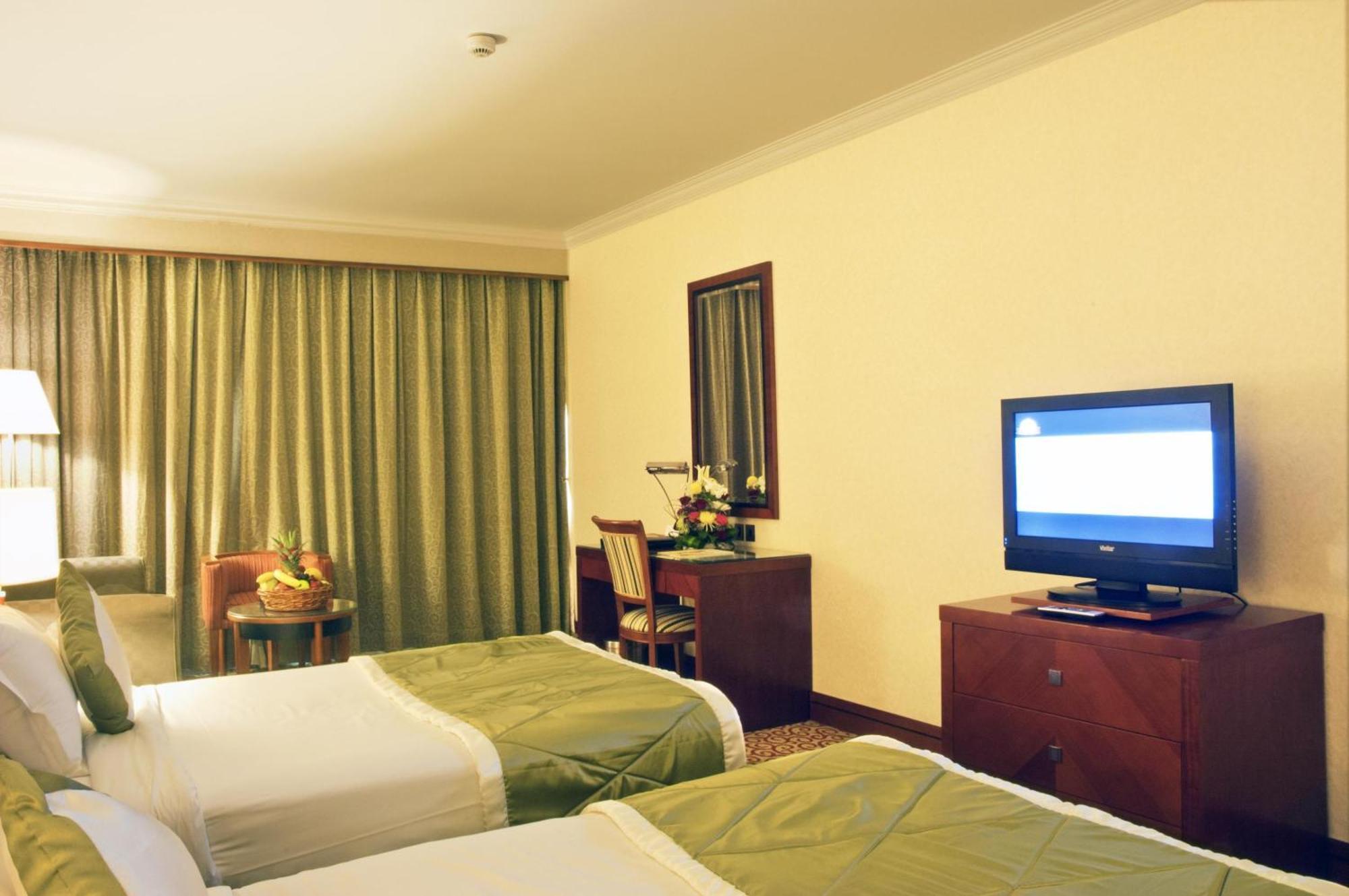 Ramee Royal Hotel Дубай Экстерьер фото